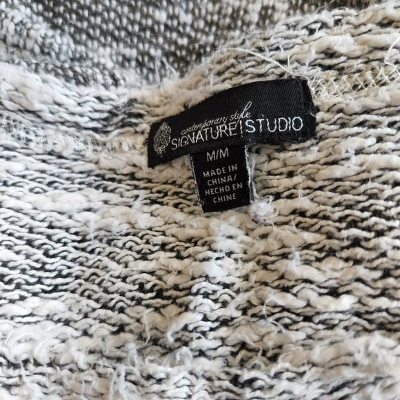Signature Studio Distressed Grey sweater Md - Picture 3 of 4